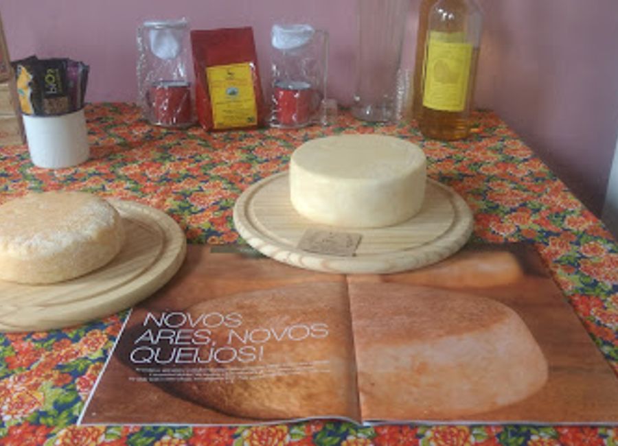 Discover the rich flavors of Bahia at Lá de Minas - Queijos Especiais, a charming cheese shop in Igatu known for its artisanal cheeses.