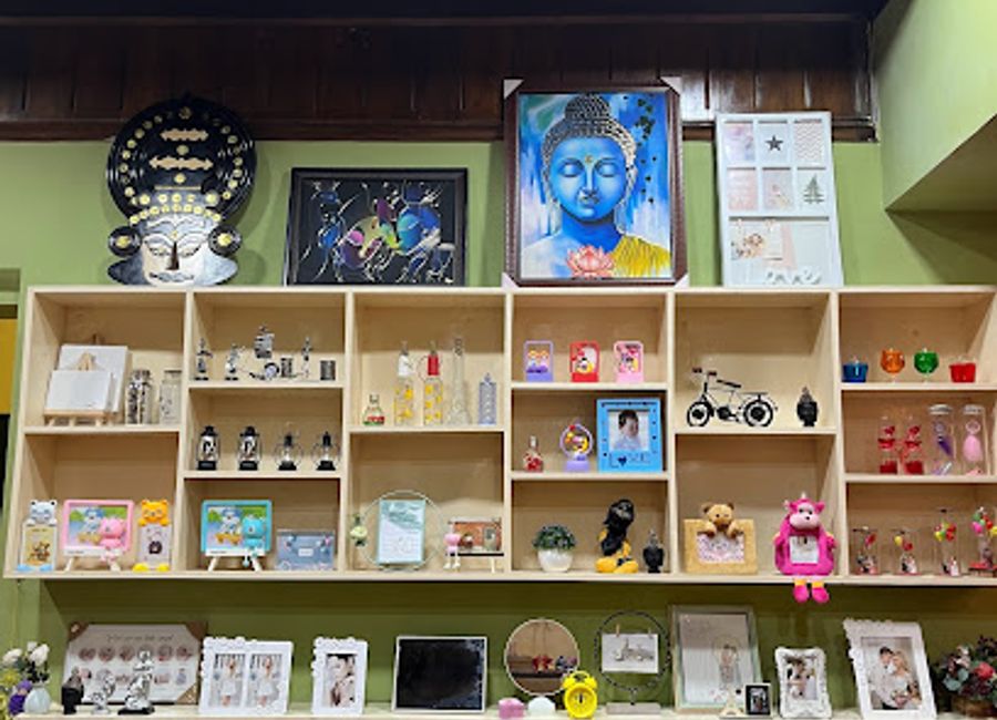 Explore OneX Gifts in Alappuzha for unique souvenirs, personalized gifts, and local treasures that capture the essence of Kerala's vibrant culture.