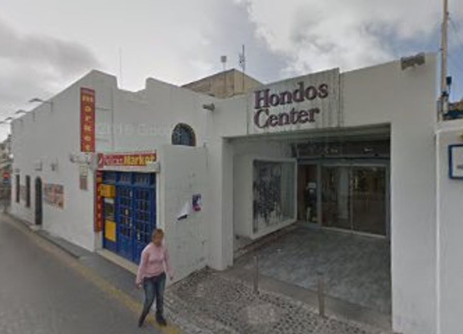 Discover the essence of Santorini through its vibrant shopping scene, featuring local crafts, unique boutiques, and breathtaking views.