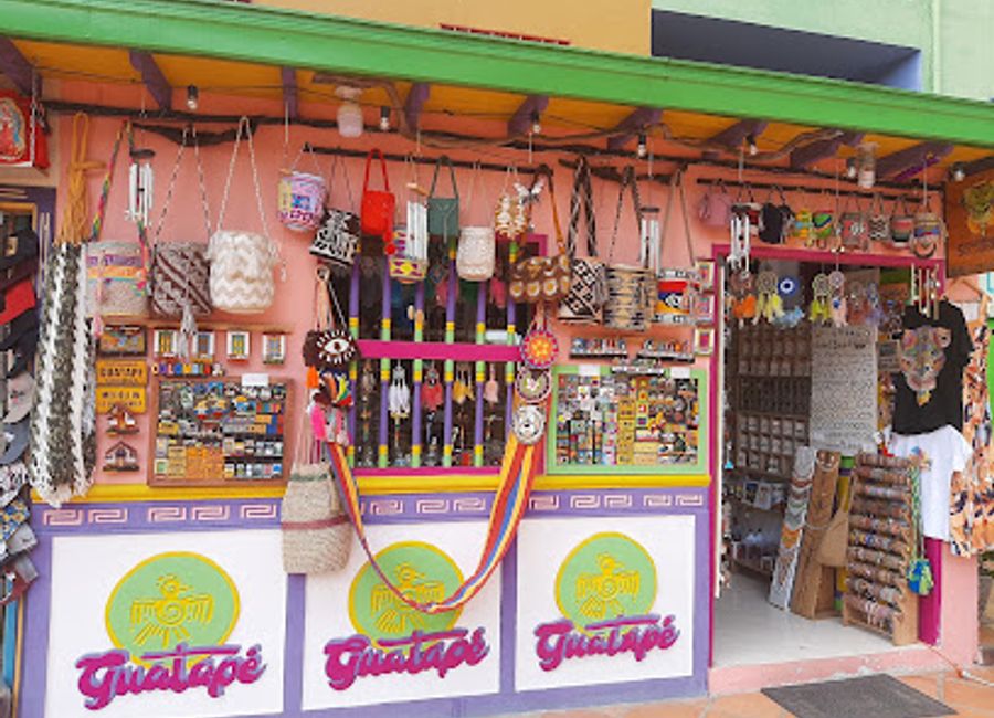 Explore the vibrant world of handmade fashion accessories at Semillarte Artesanias in Guatapé, a destination for unique cultural treasures.