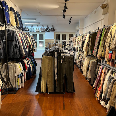 Singapore Thrift Shop Vintage Clothing 6+ Thousand Vintage Thrift